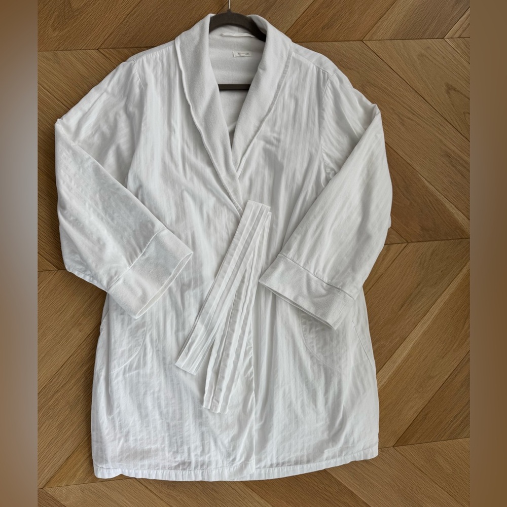 BedHead White Robe - Picture 3 of 6